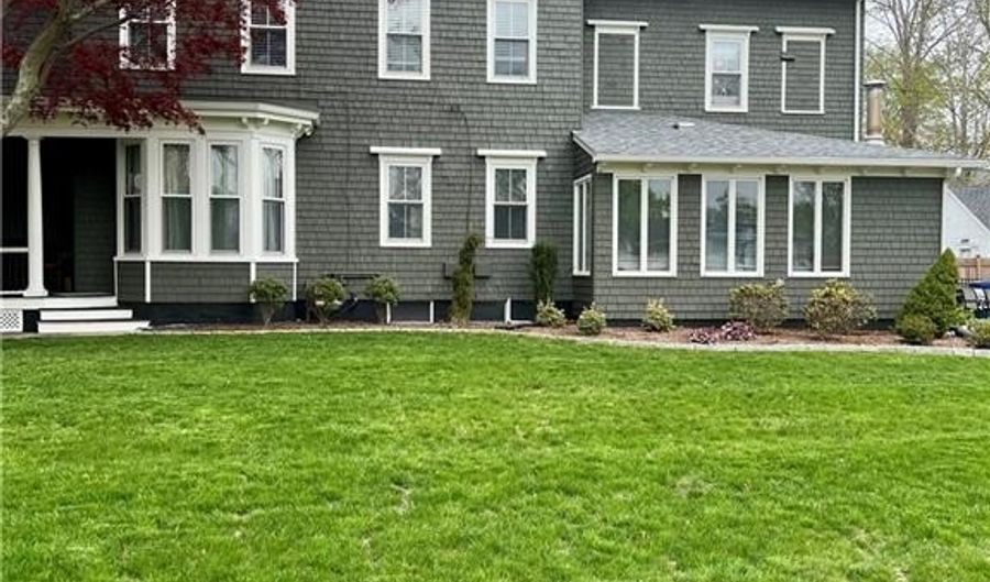 12 Pearl St 1, East Greenwich, RI 02818 - 3 Beds, 2 Bath