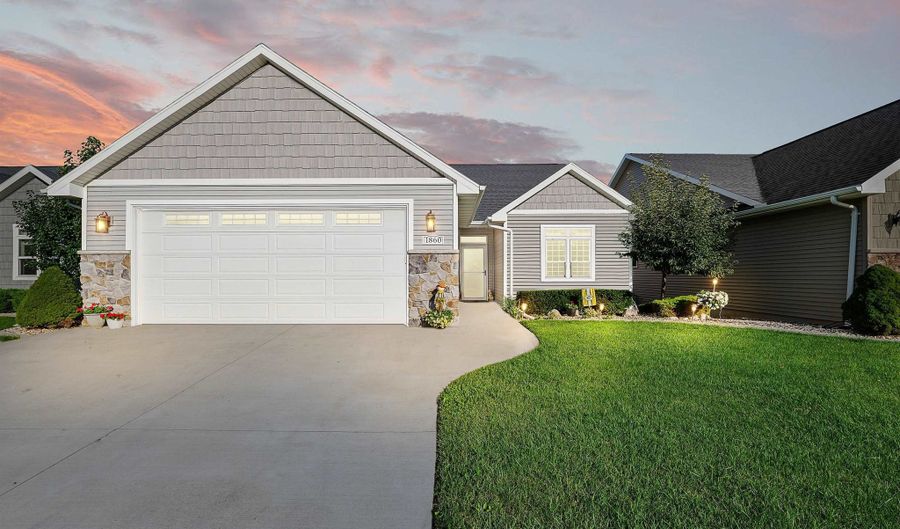 1860 N MARGARET St, Appleton, WI 54913 - 2 Beds, 3 Bath