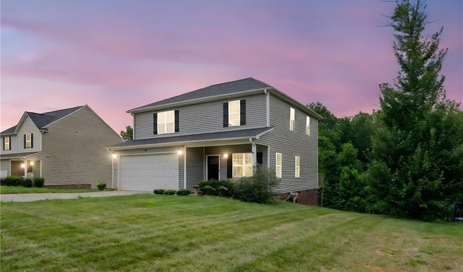 1385 Robins Nest Dr, Asheboro, NC 27203 - 4 Beds, 3 Bath