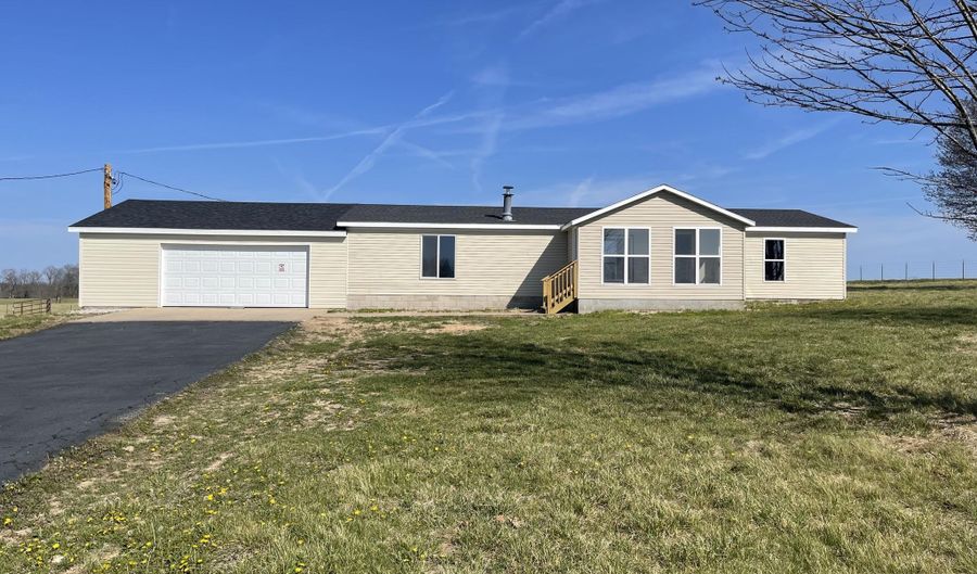 23594 Lawrence 1200, Aurora, MO 65605 - 4 Beds, 2 Bath