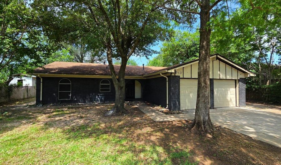 713 N Spears St, Alvarado, TX 76009 - 3 Beds, 2 Bath