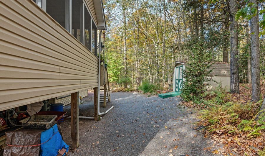 104 Merriment Ln, Blakeslee, PA 18610 - 4 Beds, 3 Bath