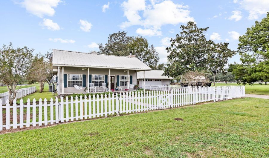 8438 Dudley Rd, Abbeville, LA 70510 - 2 Beds, 2 Bath