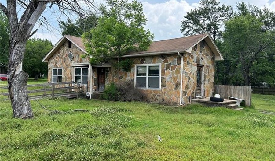 305 Hickory Ave, Fort Gibson, OK 74434 - 3 Beds, 2 Bath