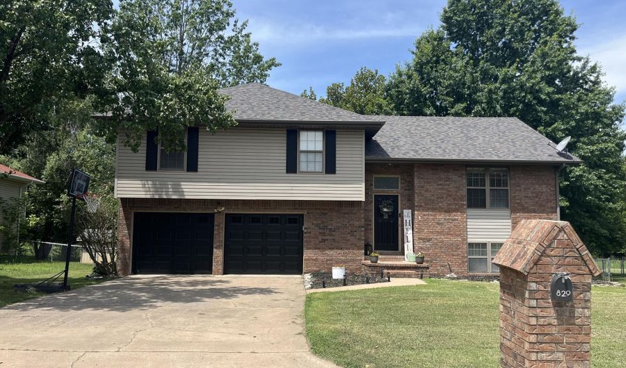 829 Rosemary Ave, Aurora, MO 65605 - 3 Beds, 3 Bath