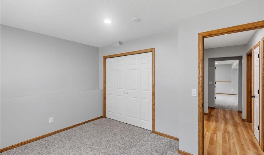 5809 126th St W, Apple Valley, MN 55124 - 4 Beds, 2 Bath