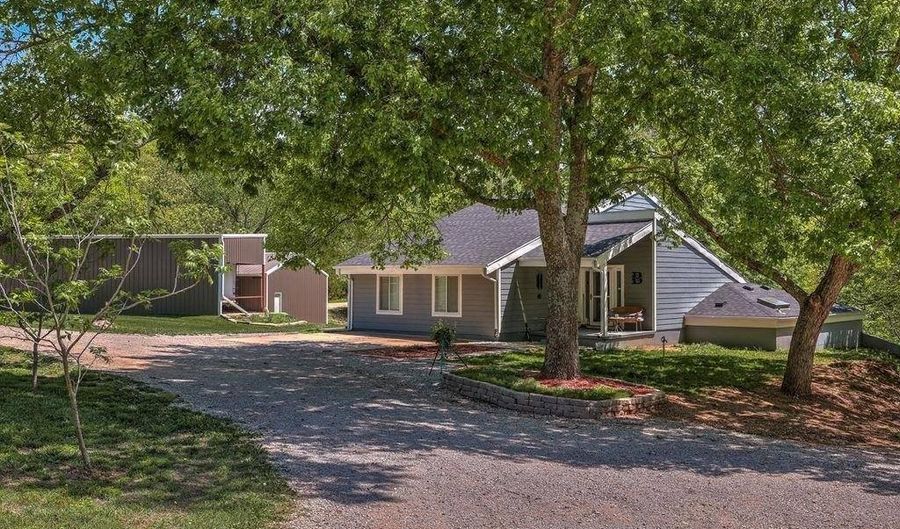 30117 Shady Oak Dr, Arkansas City, KS 67005 - 3 Beds, 2 Bath