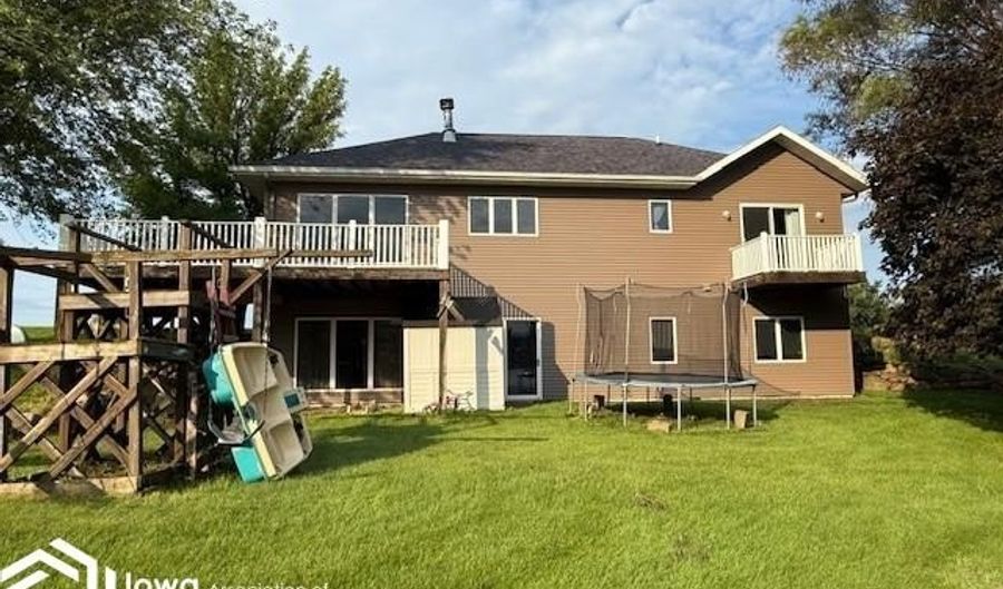 11 Oak Lake Dr, Algona, IA 50511 - 5 Beds, 3 Bath