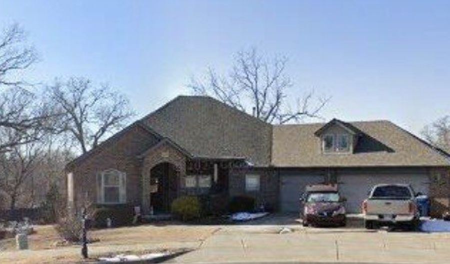 2003 NE Oak Trail Rd, Bentonville, AR 72712 - 4 Beds, 2 Bath