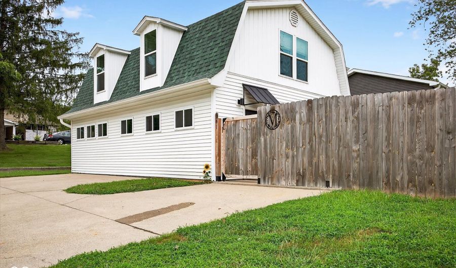 901 25th St, Bedford, IN 47421 - 3 Beds, 4 Bath