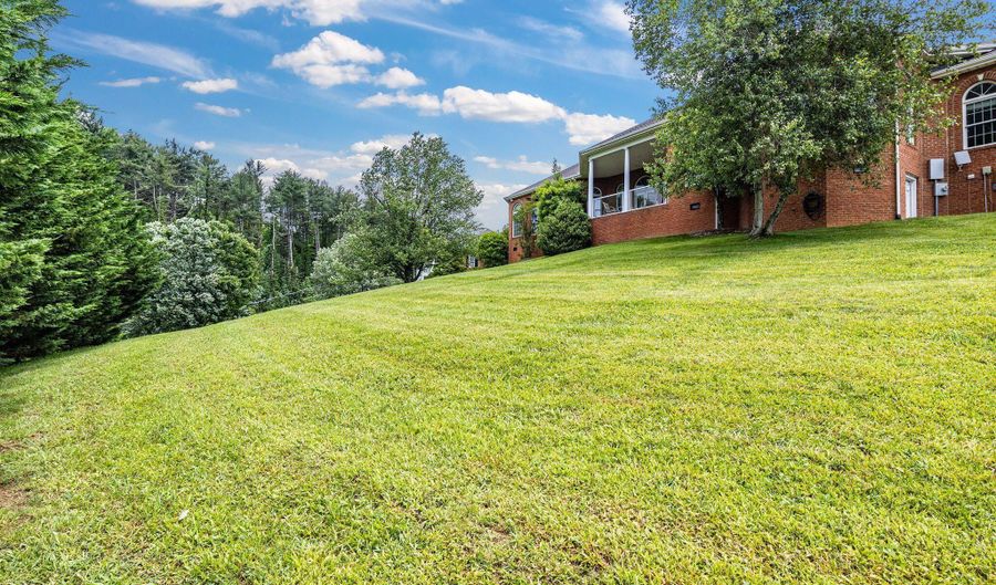 21390 Sheffield Ct, Abingdon, VA 24210 - 4 Beds, 4 Bath