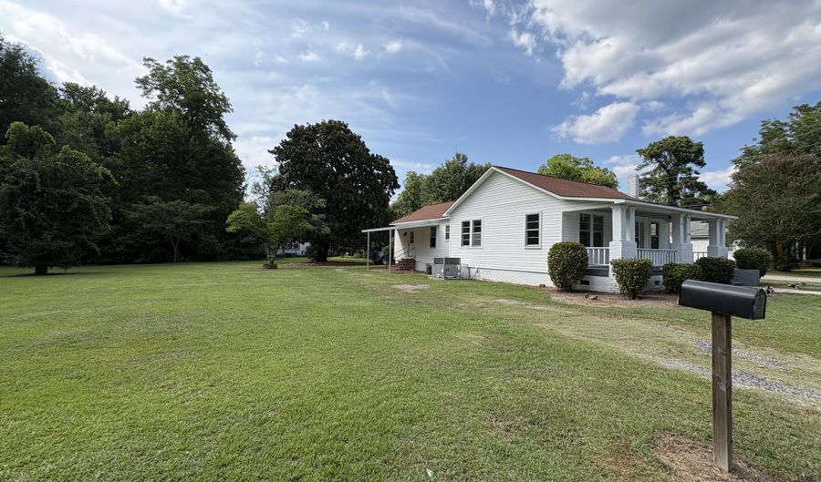 200 S Calhoun St, Bishopville, SC 29010 - 3 Beds, 2 Bath