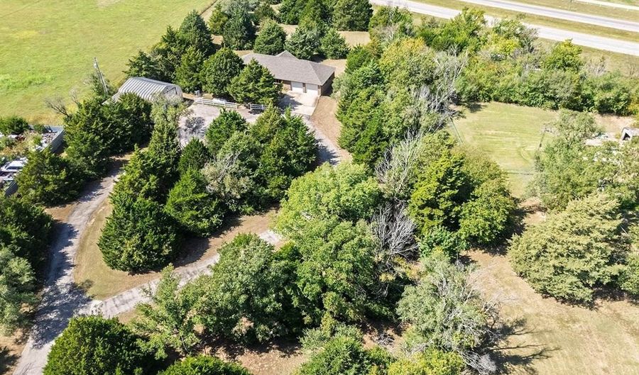 31783 61st Rd, Arkansas City, KS 67005 - 3 Beds, 2 Bath