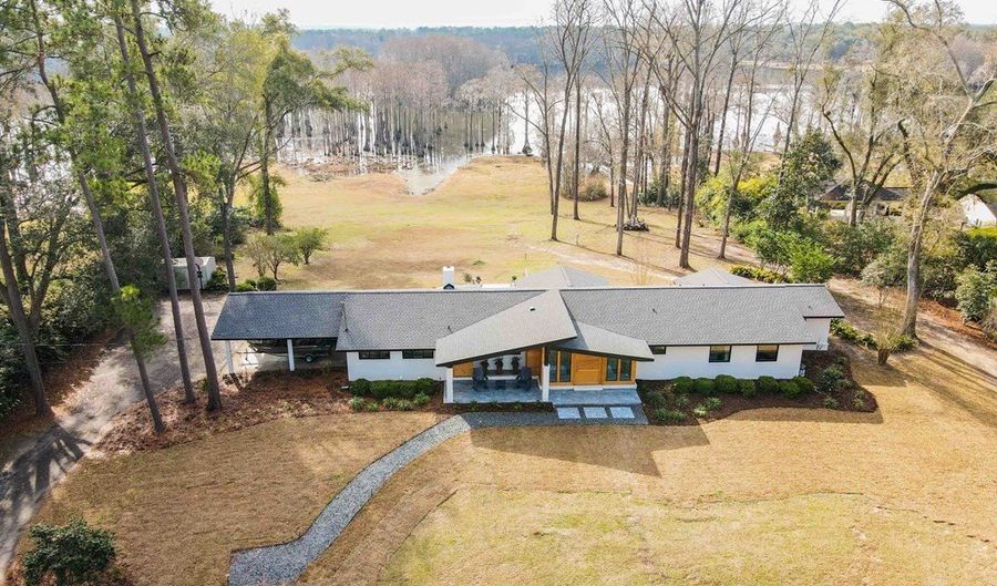 1512 Douglas Dr, Bainbridge, GA 39819 - 4 Beds, 4 Bath