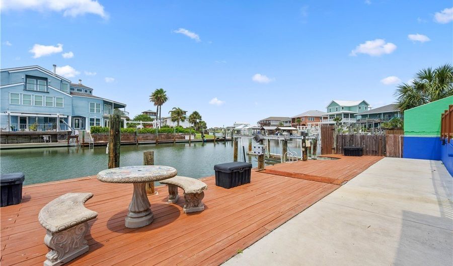 214 Bayview Dr, Aransas Pass, TX 78336 - 4 Beds, 5 Bath