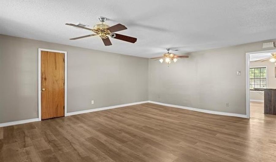 1136 S Maple Ave, Bartlesville, OK 74003 - 2 Beds, 2 Bath