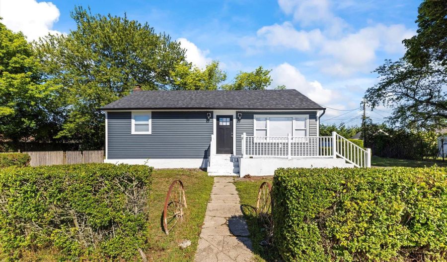 1 Atna Dr, Amityville, NY 11701 - 3 Beds, 1 Bath
