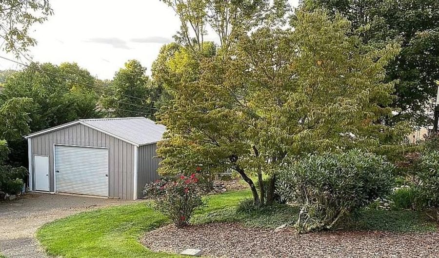 16344 Southwood Dr, Abingdon, VA 24210 - 4 Beds, 3 Bath