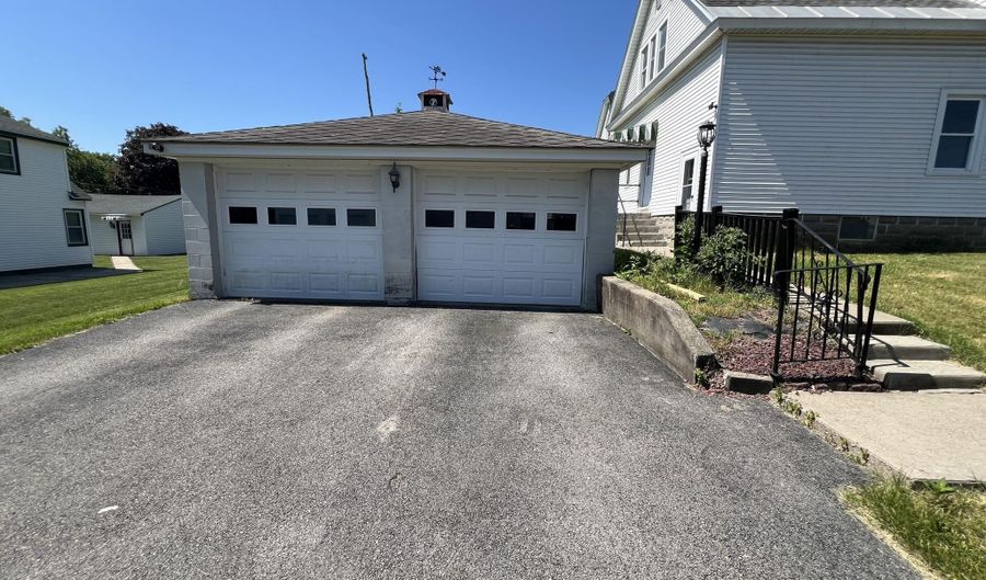 40 Mathias Ave Upstairs Apartment Unit 2, Amsterdam, NY 12010 - 2 Beds, 1 Bath