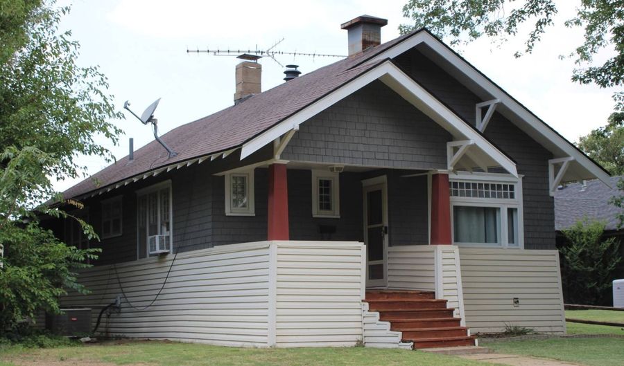 320 N Lincoln Ave, Anthony, KS 67003 - 3 Beds, 2 Bath