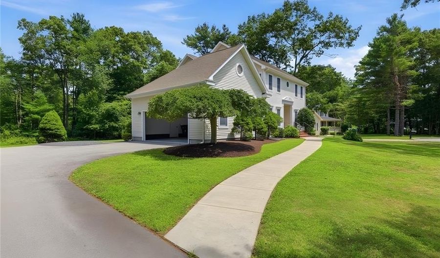 3 Connor Ln, Barrington, RI 02806 - 4 Beds, 3 Bath