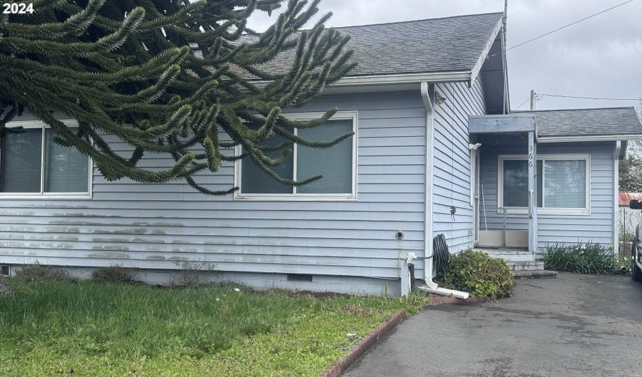 366 6TH Ave, Coos Bay, OR 97420 - 2 Beds, 2 Bath