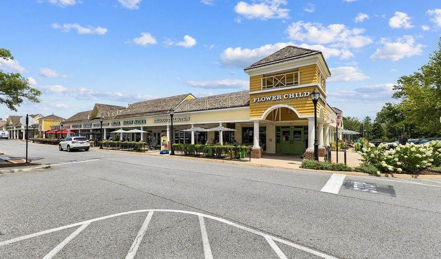 6101 BERKSHIRE Dr, Bethesda, MD 20814 - 2 Beds, 2 Bath