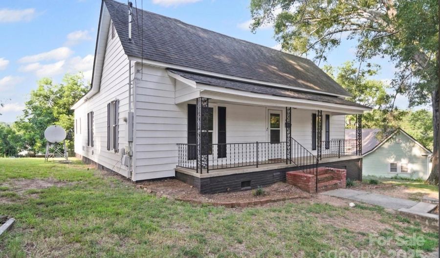613 Watts St, Albemarle, NC 28001 - 2 Beds, 1 Bath