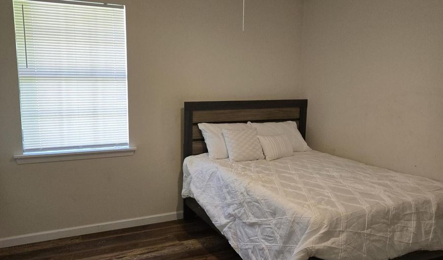 530 Easterbrook St, Bay St. Louis, MS 39520 - 4 Beds, 2 Bath