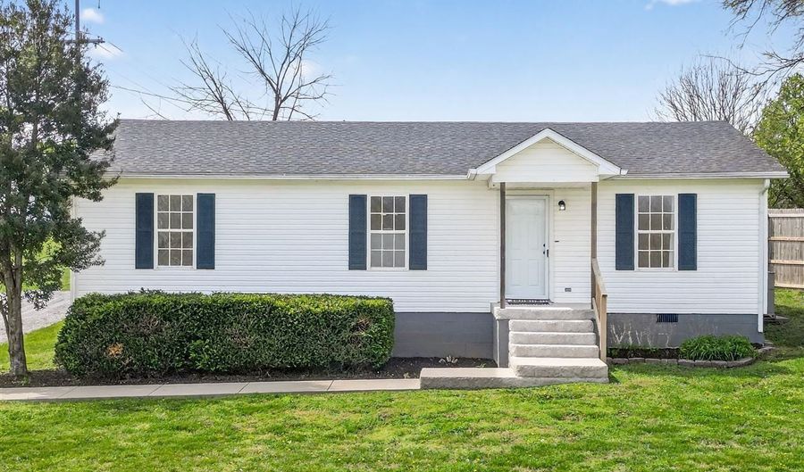 393 Peterson Ave, Auburn, KY 42206 - 3 Beds, 2 Bath
