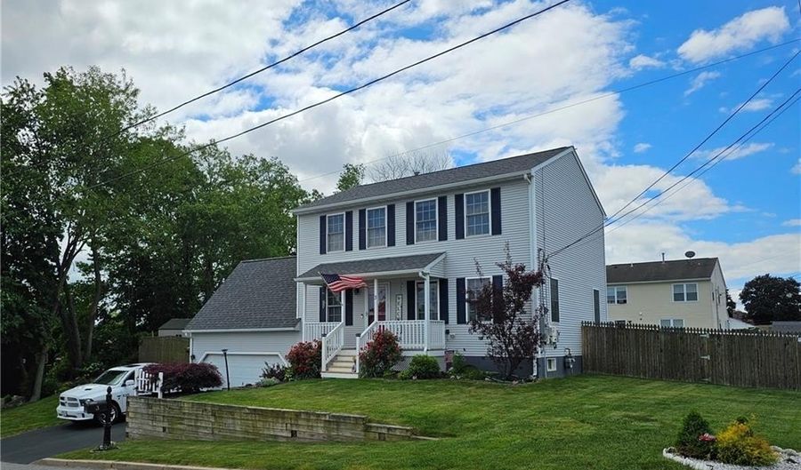 3 Bank St, Cranston, RI 02920 - 3 Beds, 3 Bath