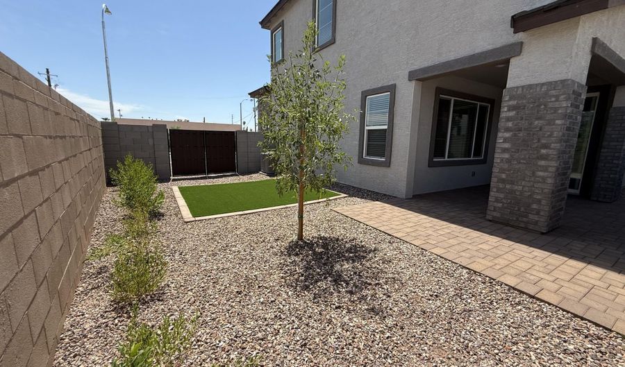 630 W LAREDO St, Chandler, AZ 85225 - 3 Beds, 2 Bath