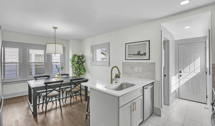 272 E Markison Ave, Columbus, OH 43207 - 2 Beds, 3 Bath