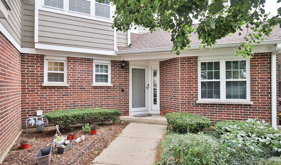 1003 Interloch Ct, Algonquin, IL 60102 - 2 Beds, 3 Bath