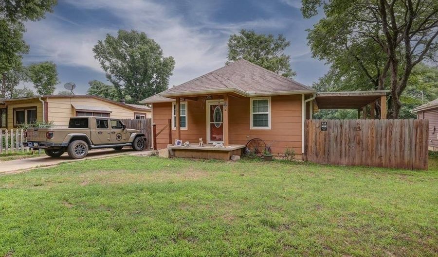 1322 N 15th, Arkansas City, KS 67005 - 2 Beds, 2 Bath
