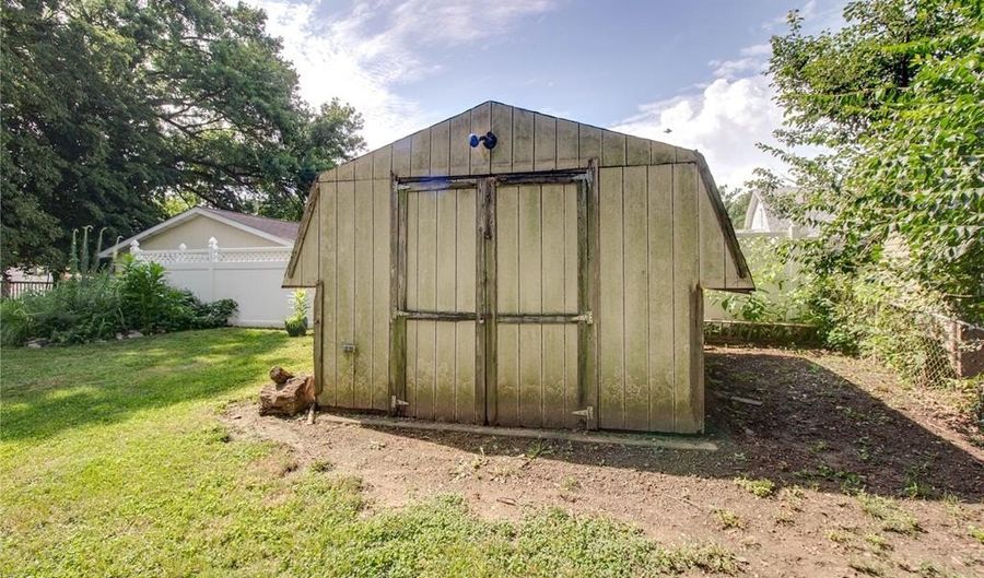 941 Douglas St, Alton, IL 62002 - 2 Beds, 1 Bath