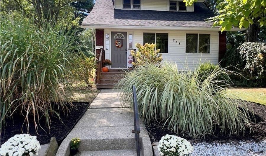 738 Kingsway St, Alliance, OH 44601 - 3 Beds, 2 Bath