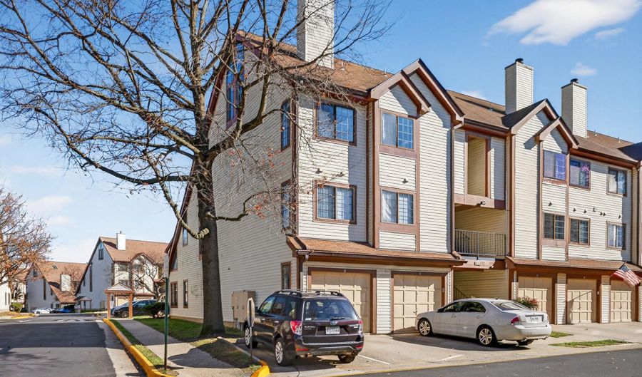 6017- F CURTIER Dr F, Alexandria, VA 22310 - 2 Beds, 2 Bath