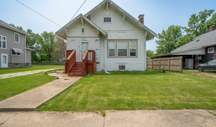 602 W ADAMS St, Abingdon, IL 61410 - 2 Beds, 1 Bath
