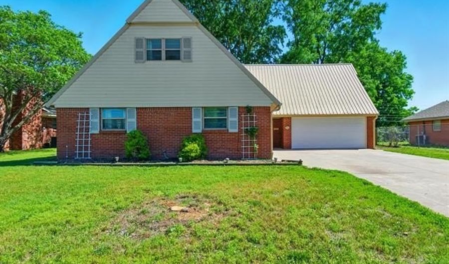 5501 Baylor Dr, Bartlesville, OK 74006 - 5 Beds, 3 Bath