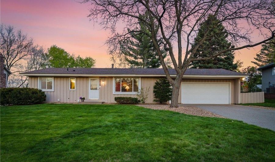 5856 139th St W, Apple Valley, MN 55124 - 5 Beds, 2 Bath