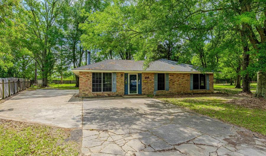 608 Daniels St, Baker, LA 70714 - 3 Beds, 2 Bath
