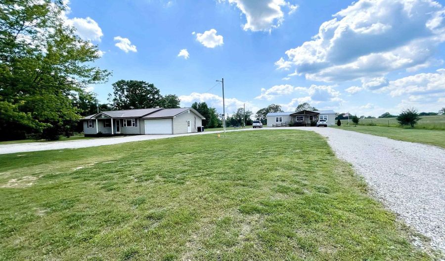 820 Autumnwood Rd, Ash Flat, AR 72513 - 3 Beds, 2 Bath