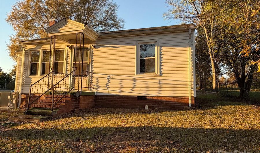 928 Bost St, Albemarle, NC 28001 - 2 Beds, 1 Bath