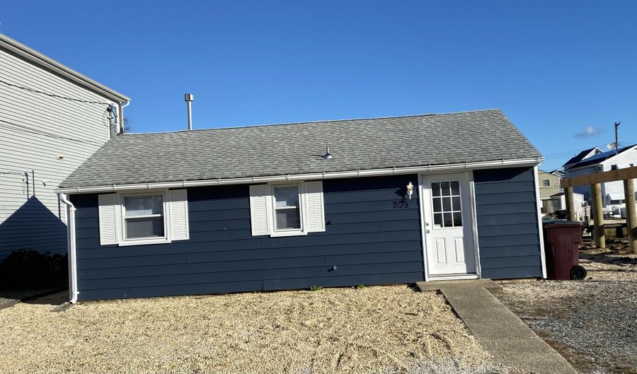 209 Pine Dr, Bayville, NJ 08721 - 2 Beds, 1 Bath