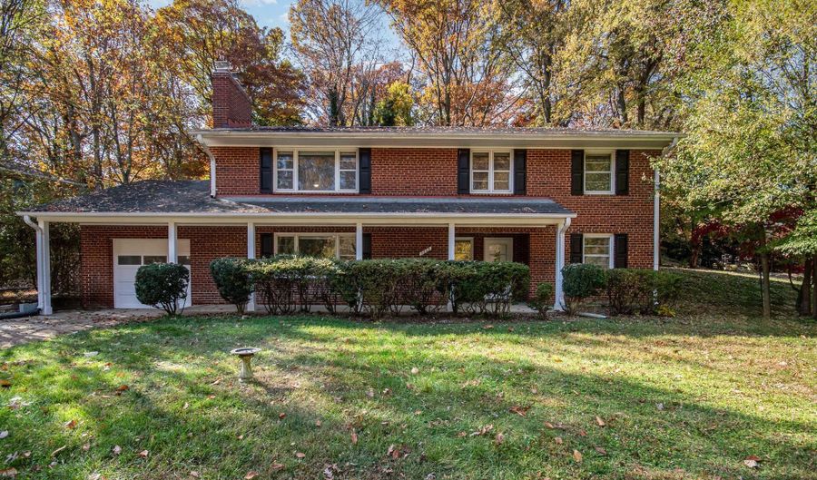 5852 LOWELL Ave, Alexandria, VA 22312 - 4 Beds, 2 Bath