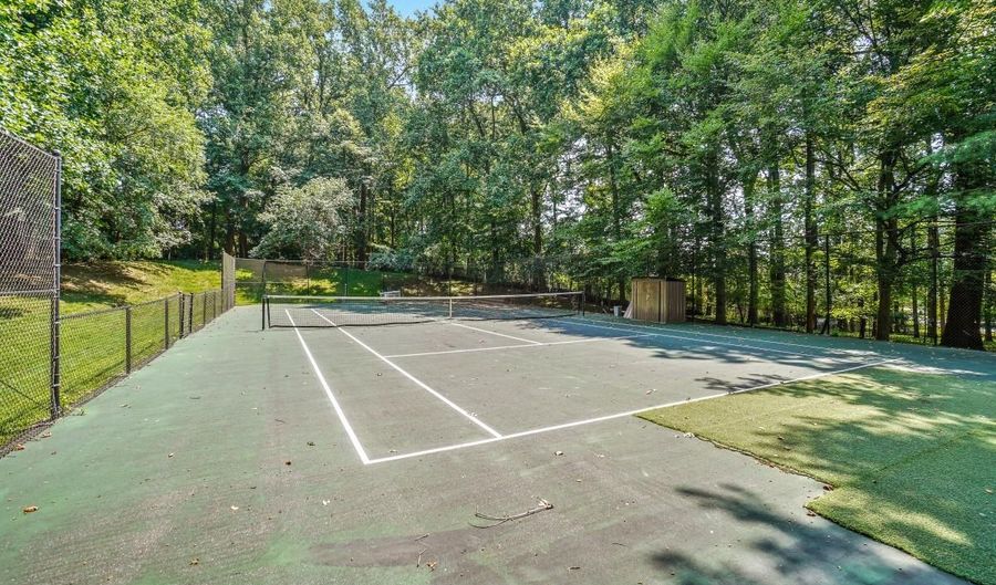 10823 LOCKLAND Rd, Potomac, MD 20854 - 8 Beds, 10 Bath