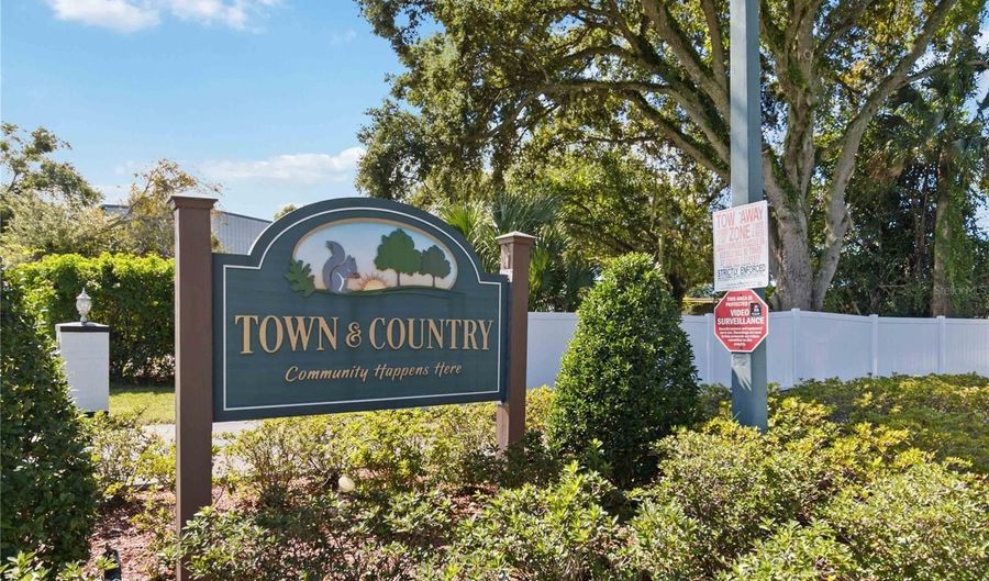 2811 BACKIEL Dr, Orlando, FL 32804 - 2 Beds, 2 Bath