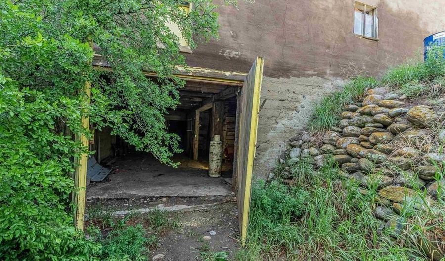 16923 US 550, Aztec, NM 87410 - 6 Beds, 4 Bath