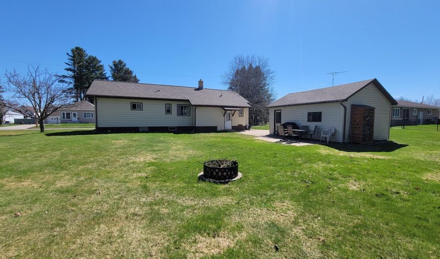 418 HOGAN St, Antigo, WI 54409 - 3 Beds, 2 Bath